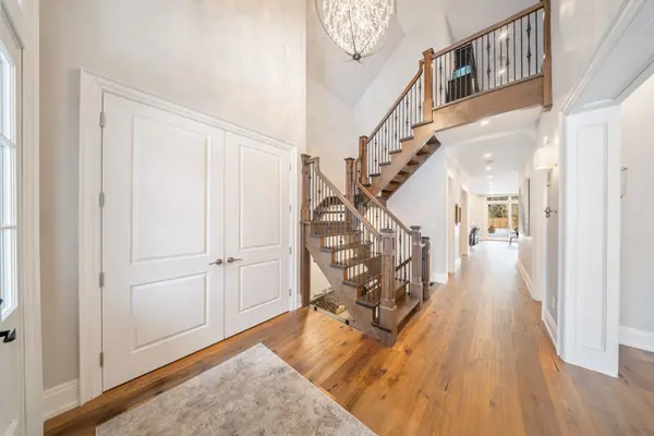 1551 Warland RD, Oakville, ON L6L 1N4