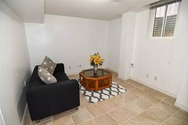 Hamilton, ON L9K 1N2,120 Thoroughbred BLVD #BSMNT