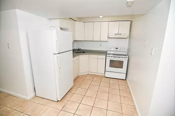 Hamilton, ON L9K 1N2,120 Thoroughbred BLVD #BSMNT