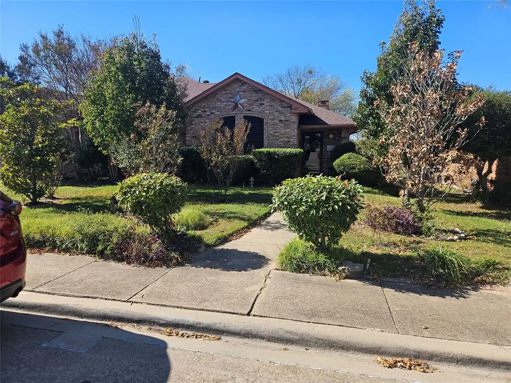 107 Larchbrook Drive, Desoto, TX 75115
