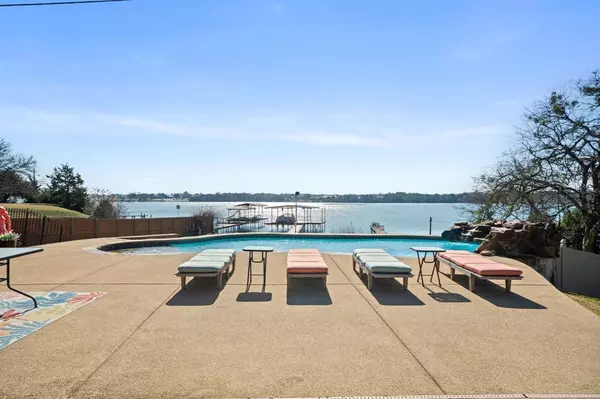 155 Lakeshore Drive, Waxahachie, TX 75165