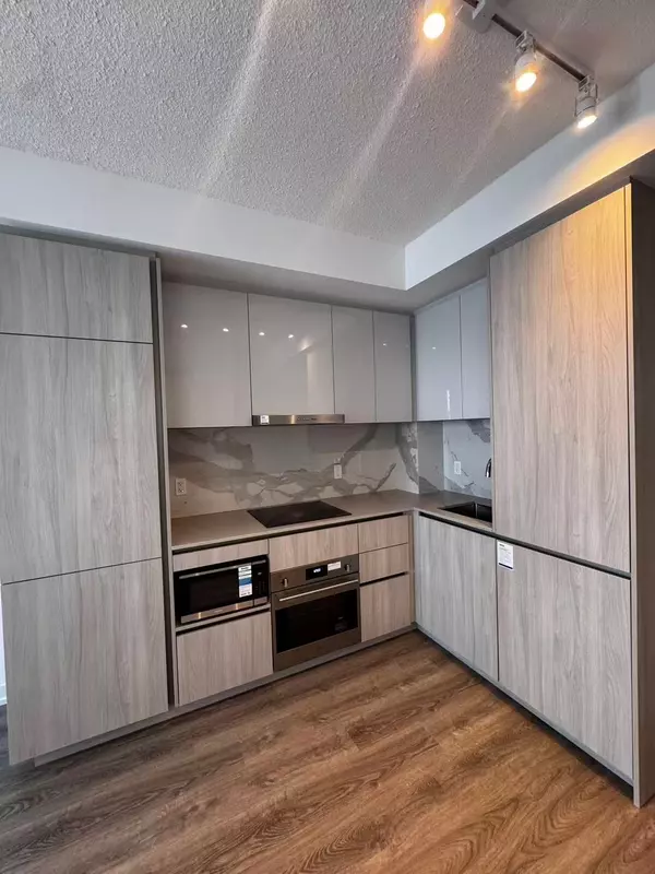 Vaughan, ON L4K 5Z7,8 Interchange WAY #5315