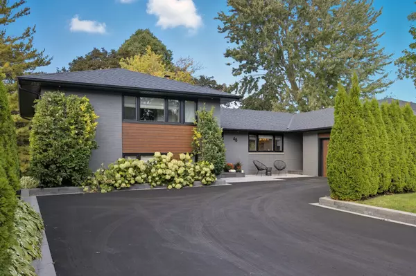 Aurora, ON L4G 1A9,48 Royal RD