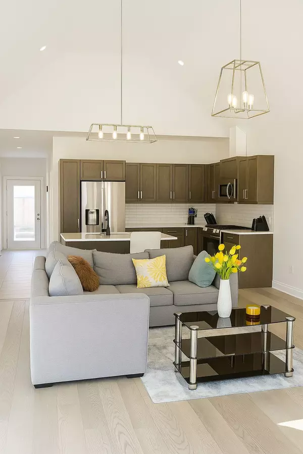 Central Elgin, ON N5L 0B4,63 Compass TRL #7