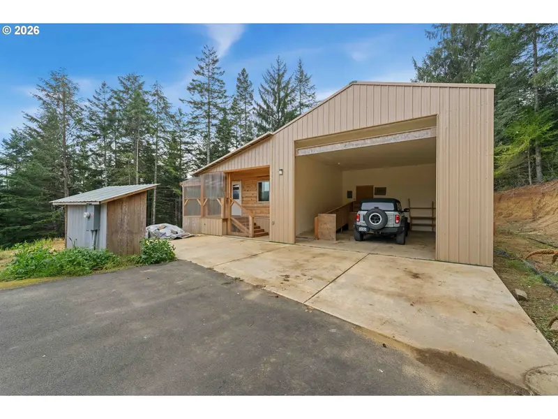 94278 SHOTGUN DR, North Bend, OR 97459