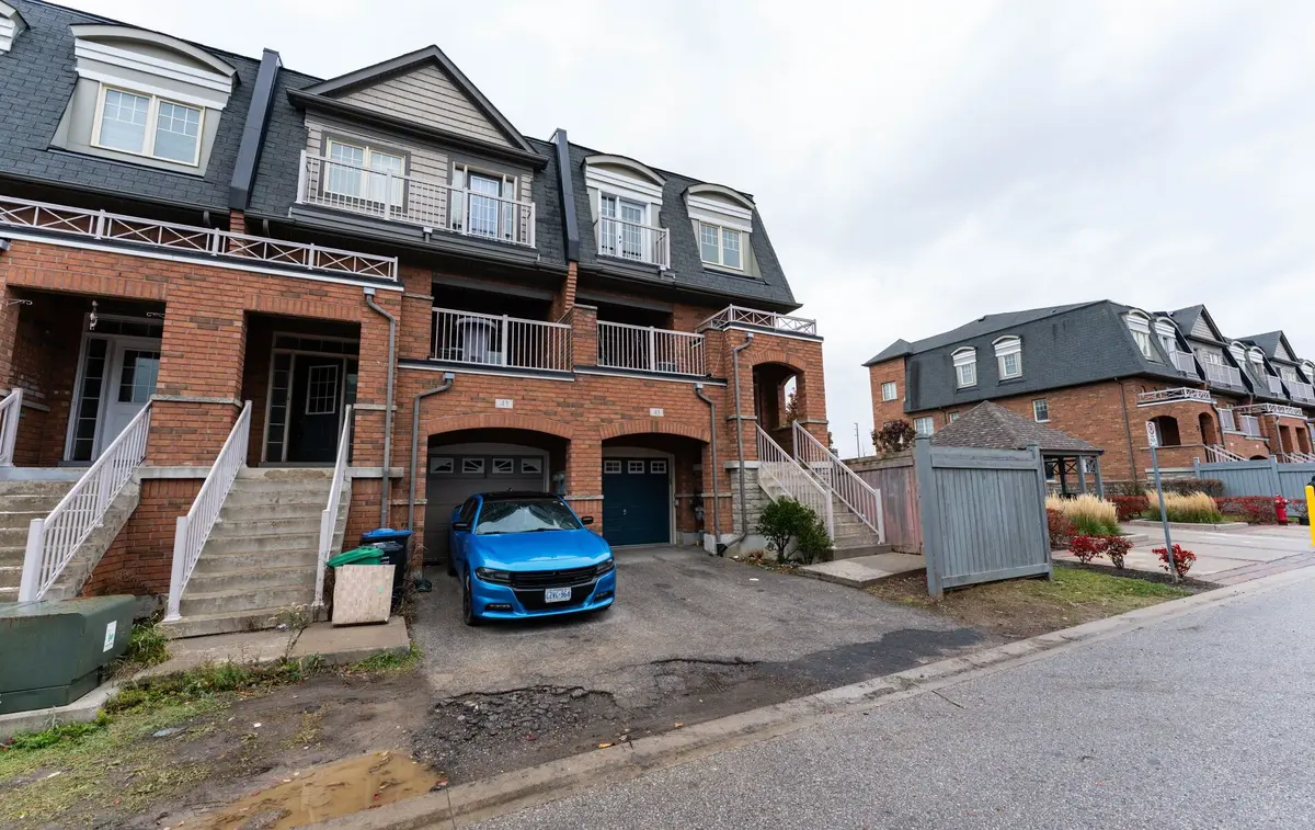 45 Seachart PL, Brampton, ON L6P 3E1