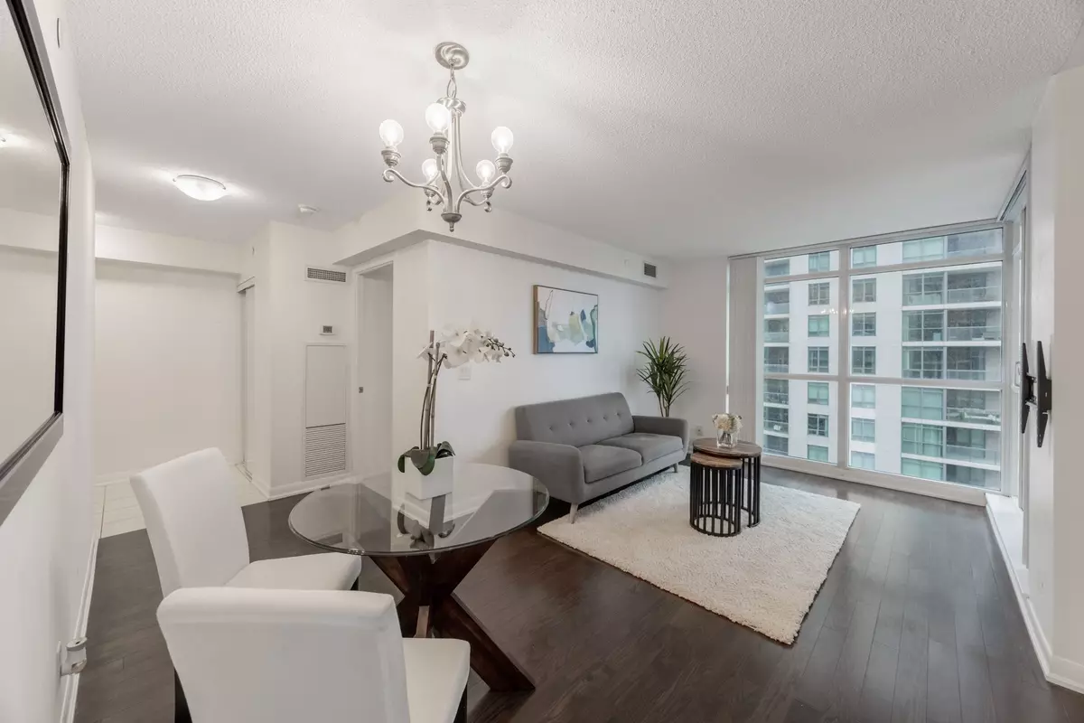 Toronto W08, ON M9C 0A4,215 Sherway Gardens RD #1207