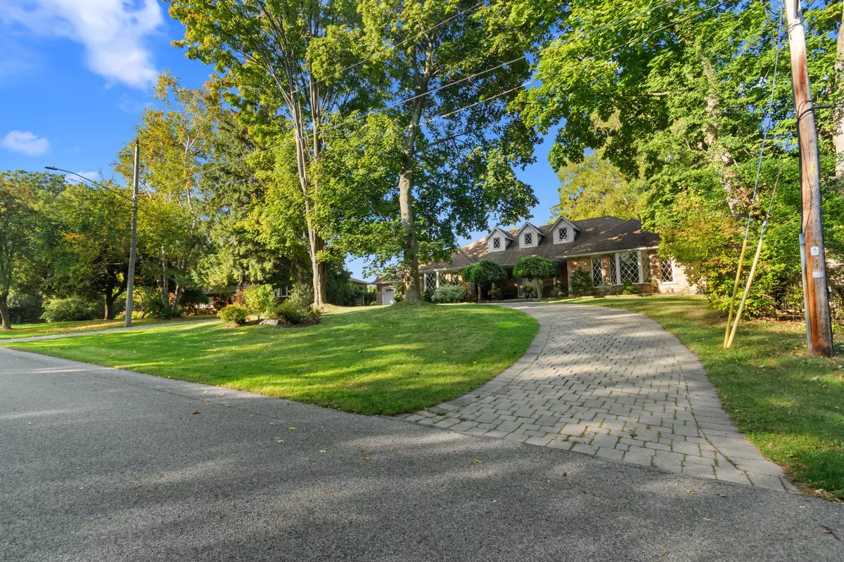 Hamilton, ON L9G 3E2,643 Hendry LN