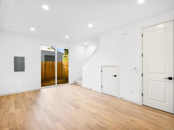 7452 SE Tolman ST, Portland, OR 97213