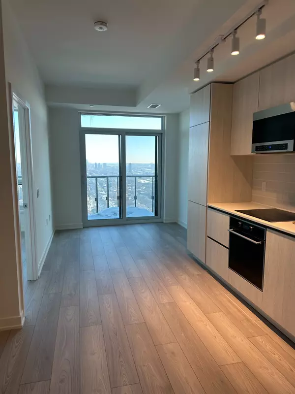 Toronto C10, ON M4P 1V7,110 Broadway AVE E #2610