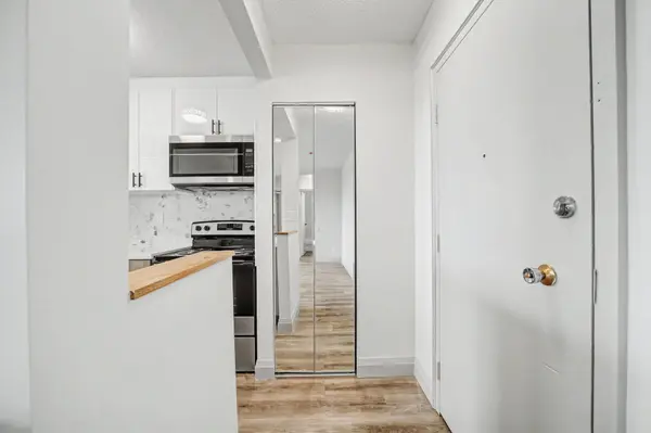 Haldimand, ON N3W 1L1,41 Sutherland ST W #419