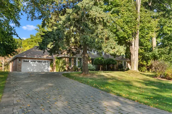 Hamilton, ON L9G 3E2,643 Hendry LN