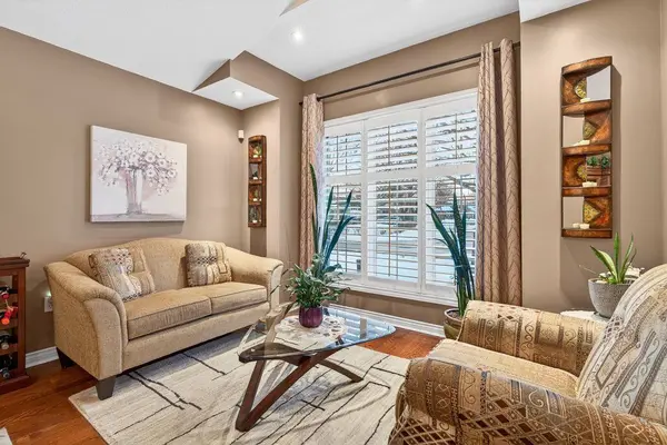 Hamilton, ON L8H 2M8,128 Nugent DR