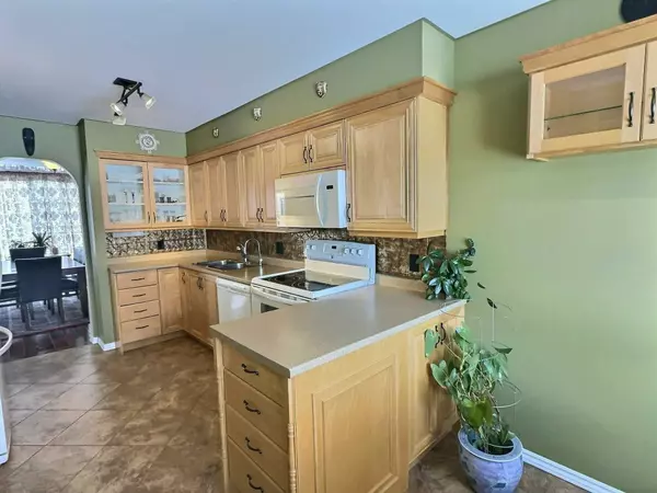 Brockville, ON K6V 6T6,38 Country Club PL