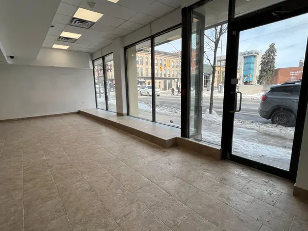 Peterborough, ON K9H 3P9,351B George ST N