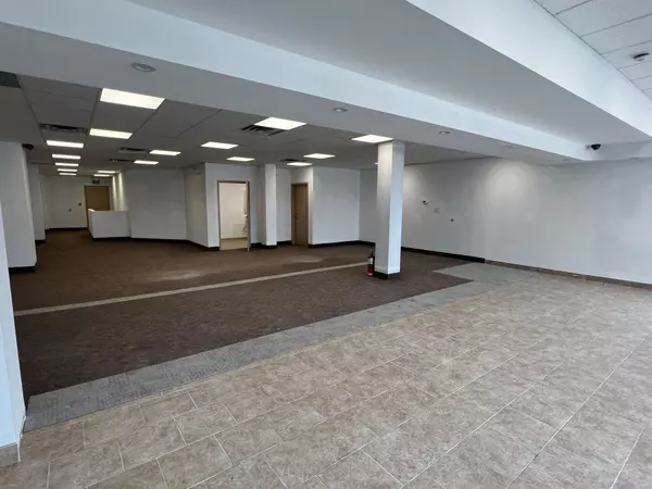 Peterborough, ON K9H 3P9,351B George ST N