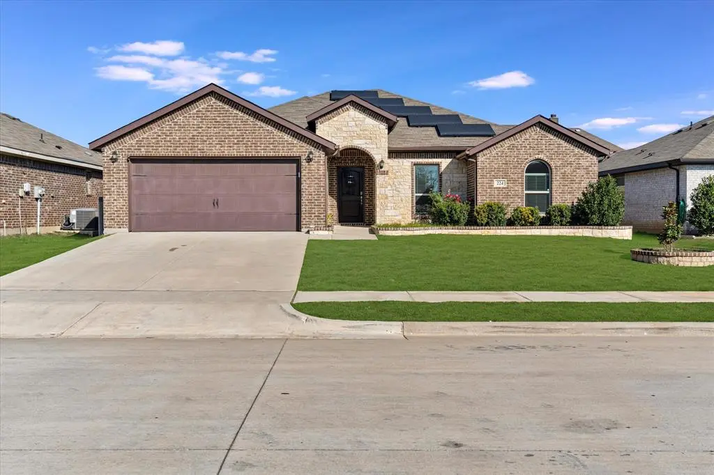 224 Cattlemans Trail, Saginaw, TX 76131