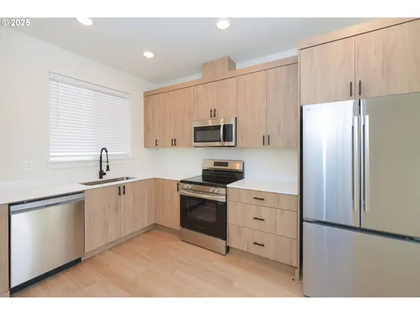 2385 SE 135TH AVE #8, Portland, OR 97233