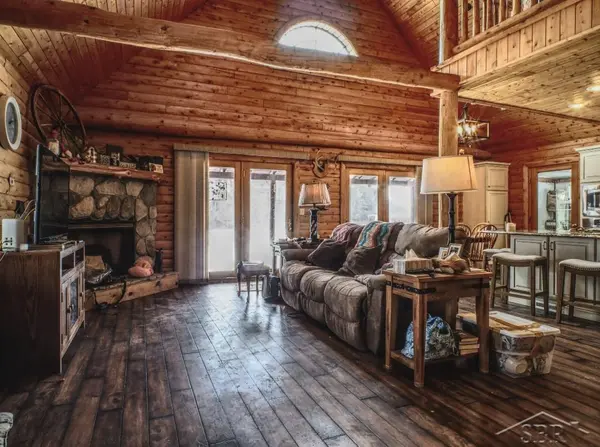 8073 Nichols RD, Flushing Twp, MI 48433