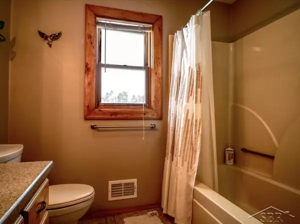 8073 Nichols RD, Flushing Twp, MI 48433