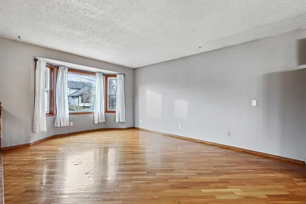 128 Ventura WAY NE, Calgary, AB T2E 8G6