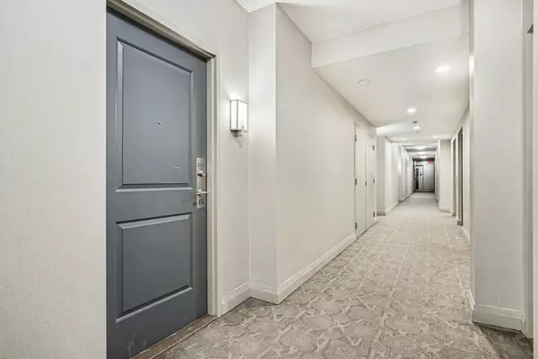 Toronto C01, ON M6K 3R4,85 East Liberty ST #2111