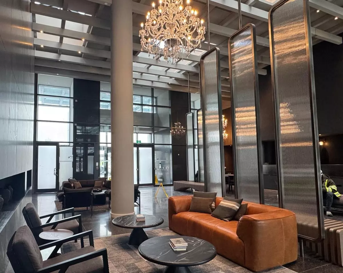 Vaughan, ON L4K 0R2,8 Interchange WAY #2808