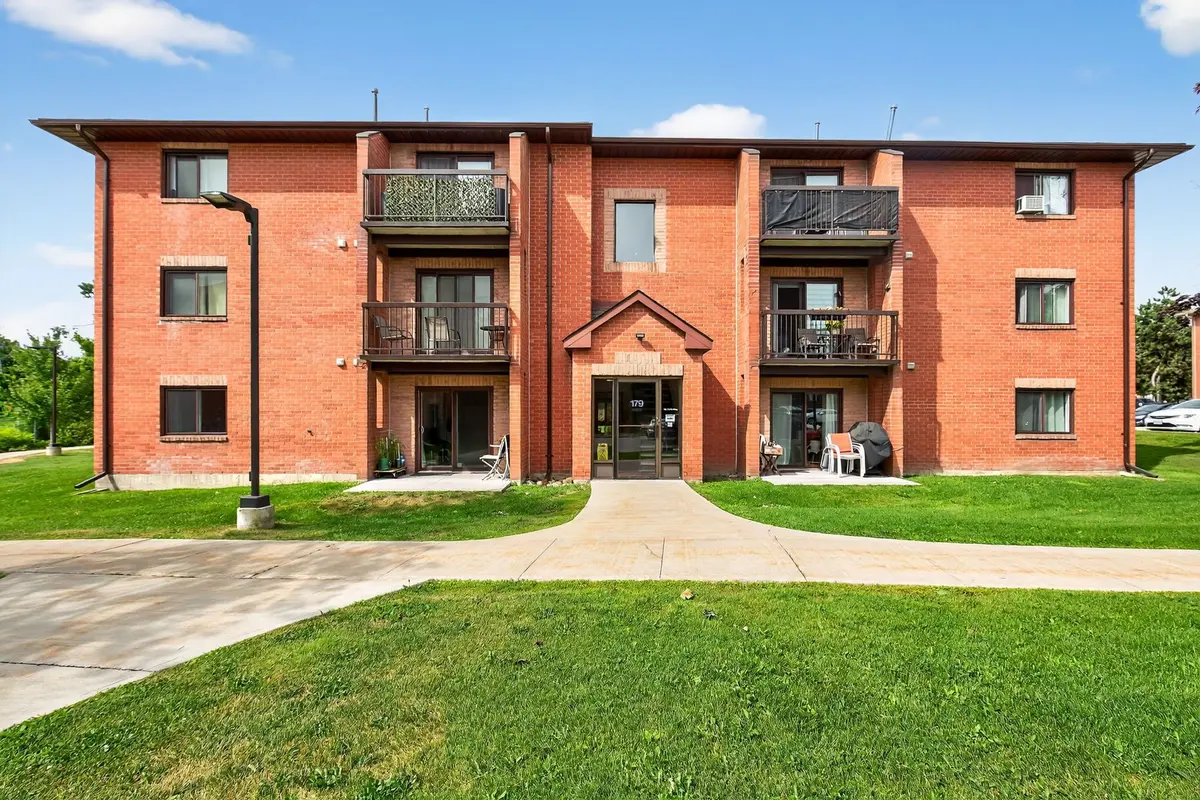 Barrie, ON L4N 1L9,179 Edgehill DR #B4