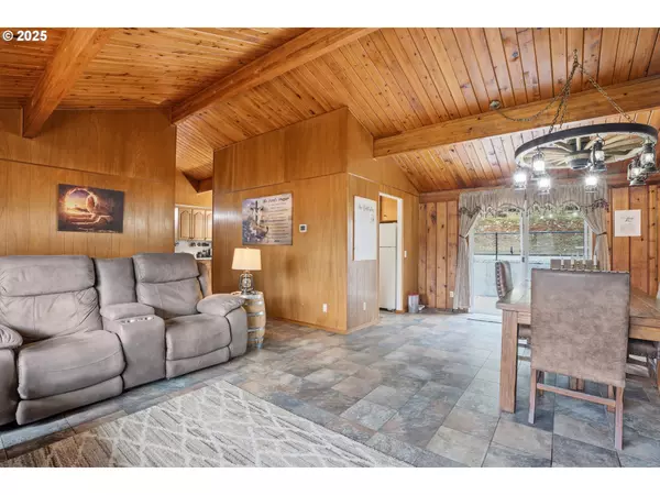 Glenoma, WA 98336,8442 US HIGHWAY 12