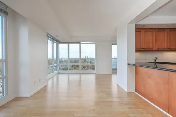 Toronto C10, ON M4P 3J9,900 Mount Pleasant RD #1407