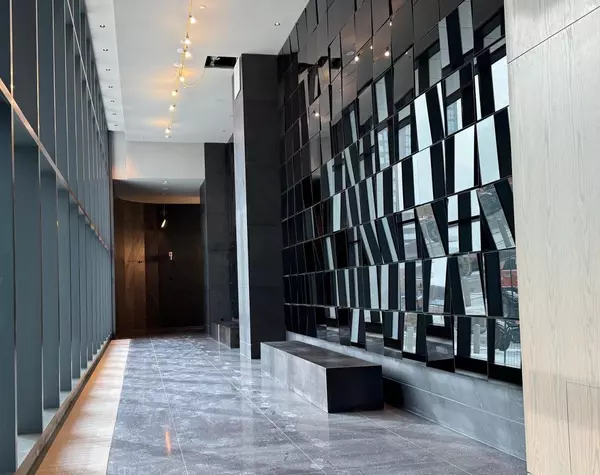 Vaughan, ON L4K 0R2,8 Interchange WAY #2808