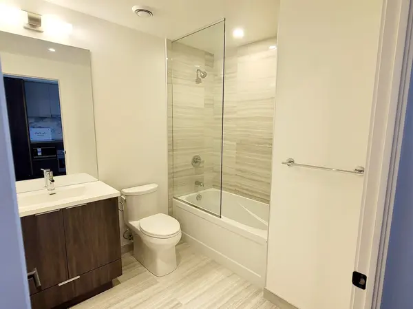 Vaughan, ON L4K 0R2,8 Interchange WAY #2808