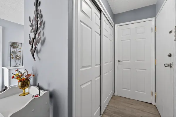 Barrie, ON L4N 1L9,179 Edgehill DR #B4