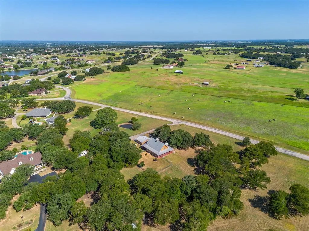 2701 Wills Way Drive, Granbury, TX 76049