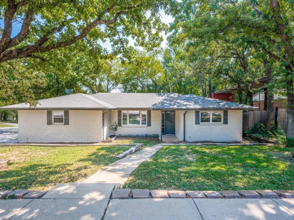 1108 Wade Drive, Bedford, TX 76022