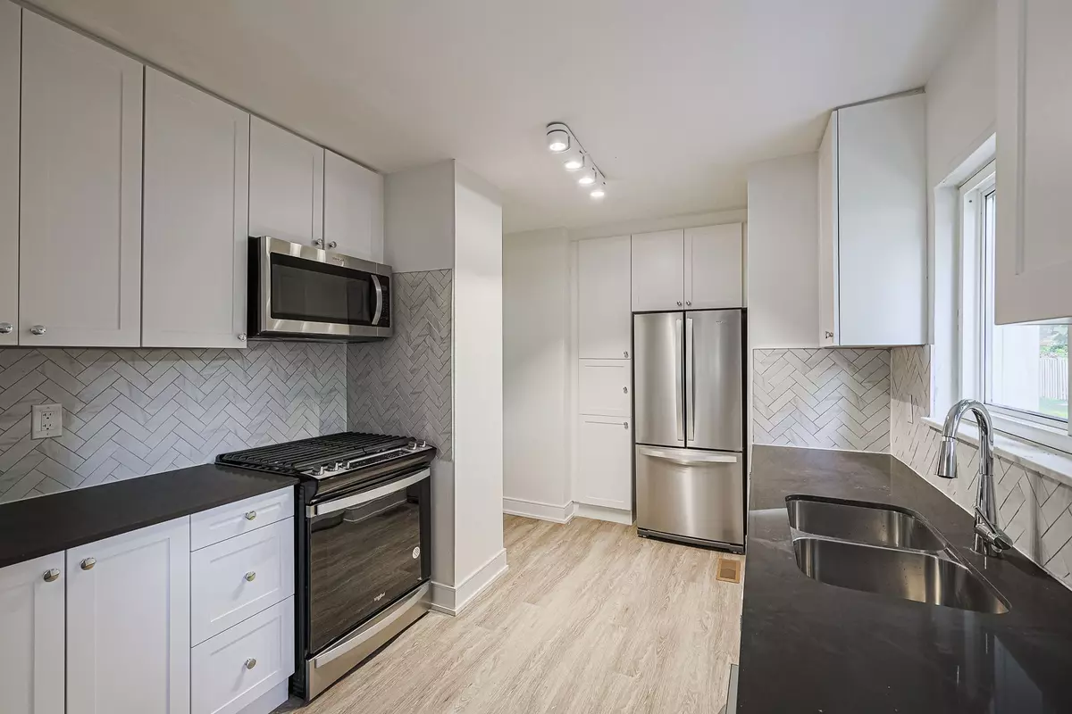 Toronto E04, ON M1R 1V4,2041 Victoria Park AVE #08