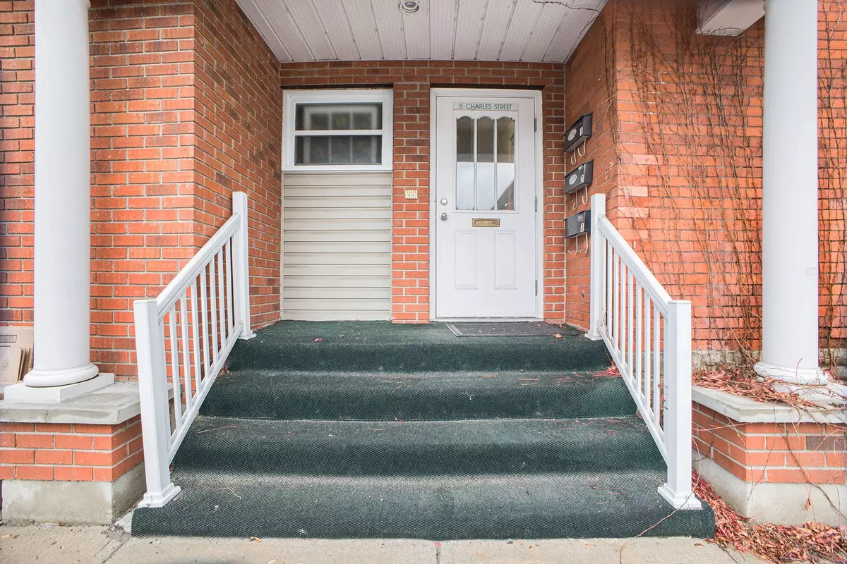 Carleton Place, ON K7C 2X9,5 Charles ST #3