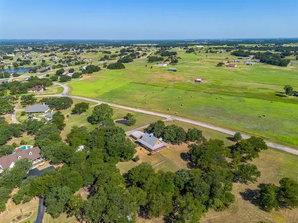 2701 Wills Way Drive,  Granbury,  TX 76049