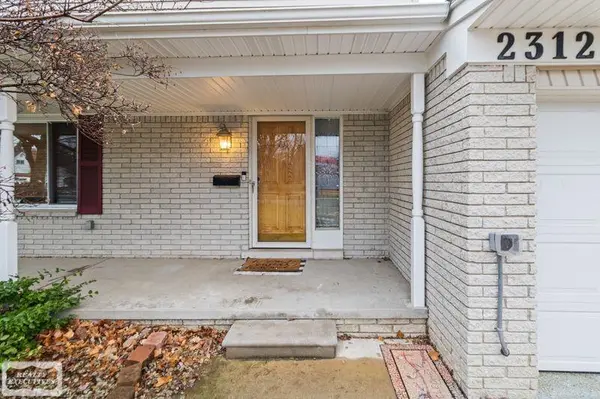 2312 Hillcrescent Dr DR, Troy, MI 48085