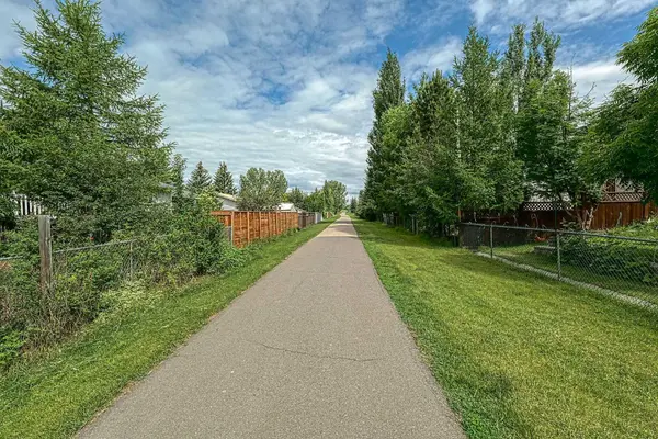 21 Welch CRES, Okotoks, AB T1S 1H2