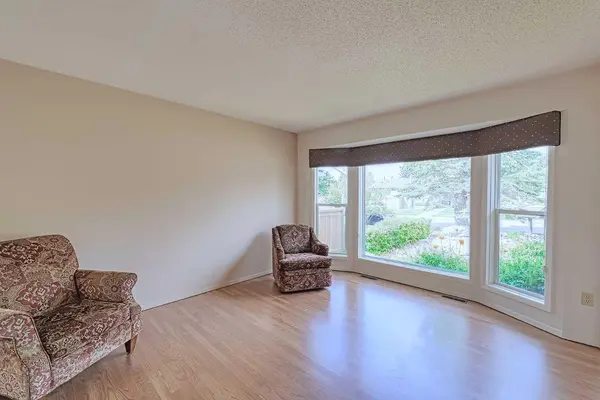 21 Welch CRES, Okotoks, AB T1S 1H2