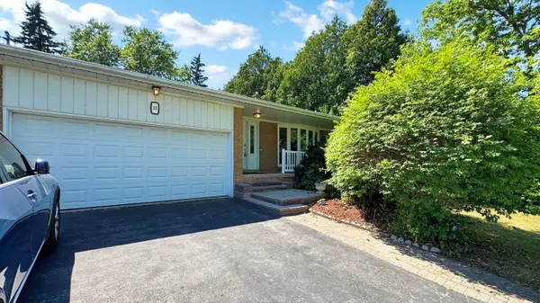 25 Greenyards DR, Toronto C14, ON M2M 2R7