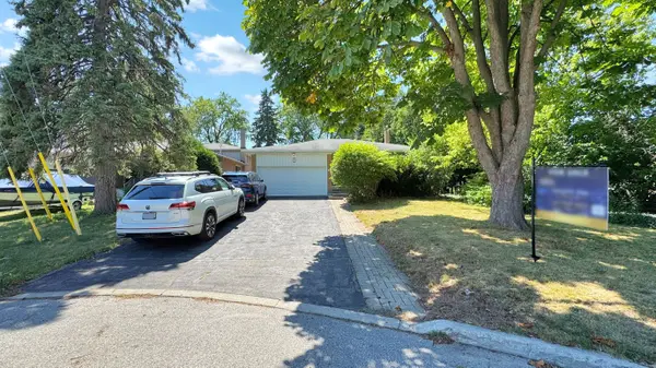 25 Greenyards DR, Toronto C14, ON M2M 2R7