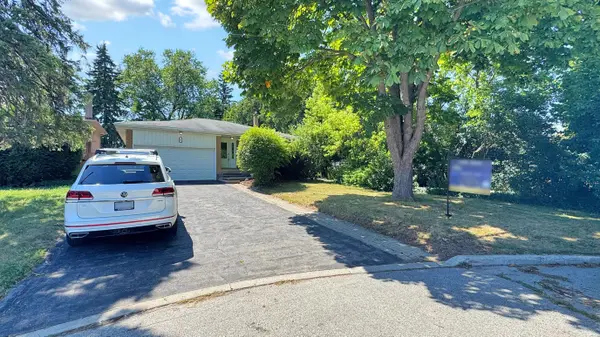 25 Greenyards DR, Toronto C14, ON M2M 2R7