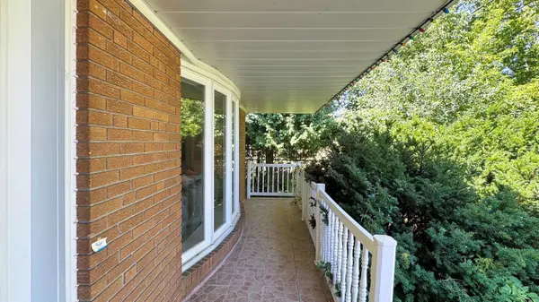 25 Greenyards DR, Toronto C14, ON M2M 2R7