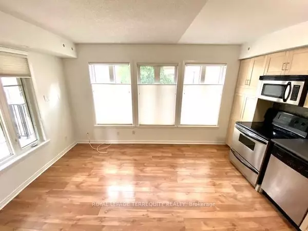 Toronto C01, ON M6K 3P1,46 Western Battery RD #822