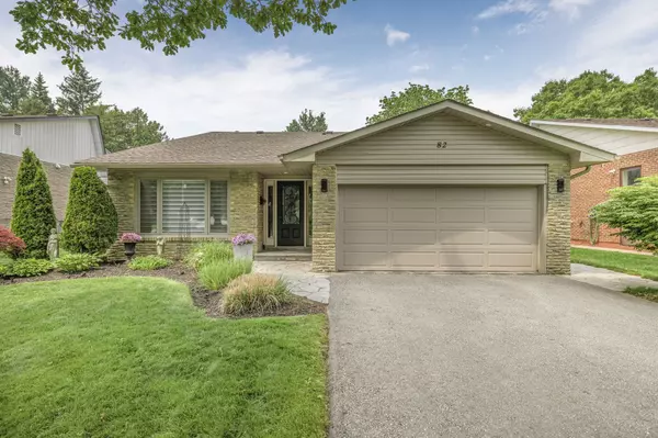 Aurora, ON L4G 2H4,82 Fairway DR