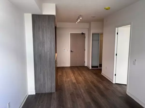 Vaughan, ON L4K 0R2,8 Interchange WAY #3503