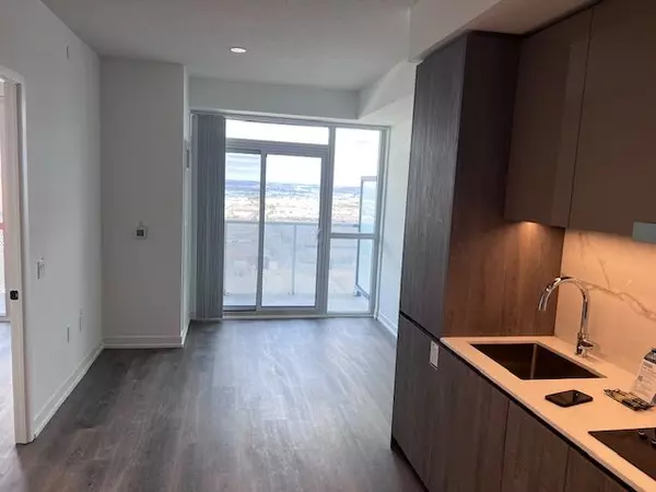 Vaughan, ON L4K 0R2,8 Interchange WAY #3503