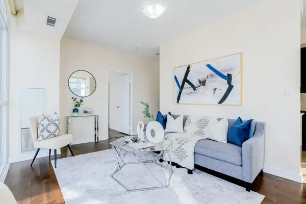 4065 Brickstone Mews #1806, Mississauga, ON L5B 0G3